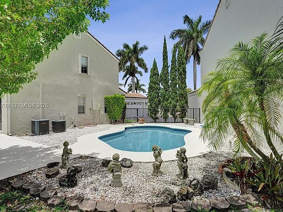 5th image of 21461 Sawmill Ct