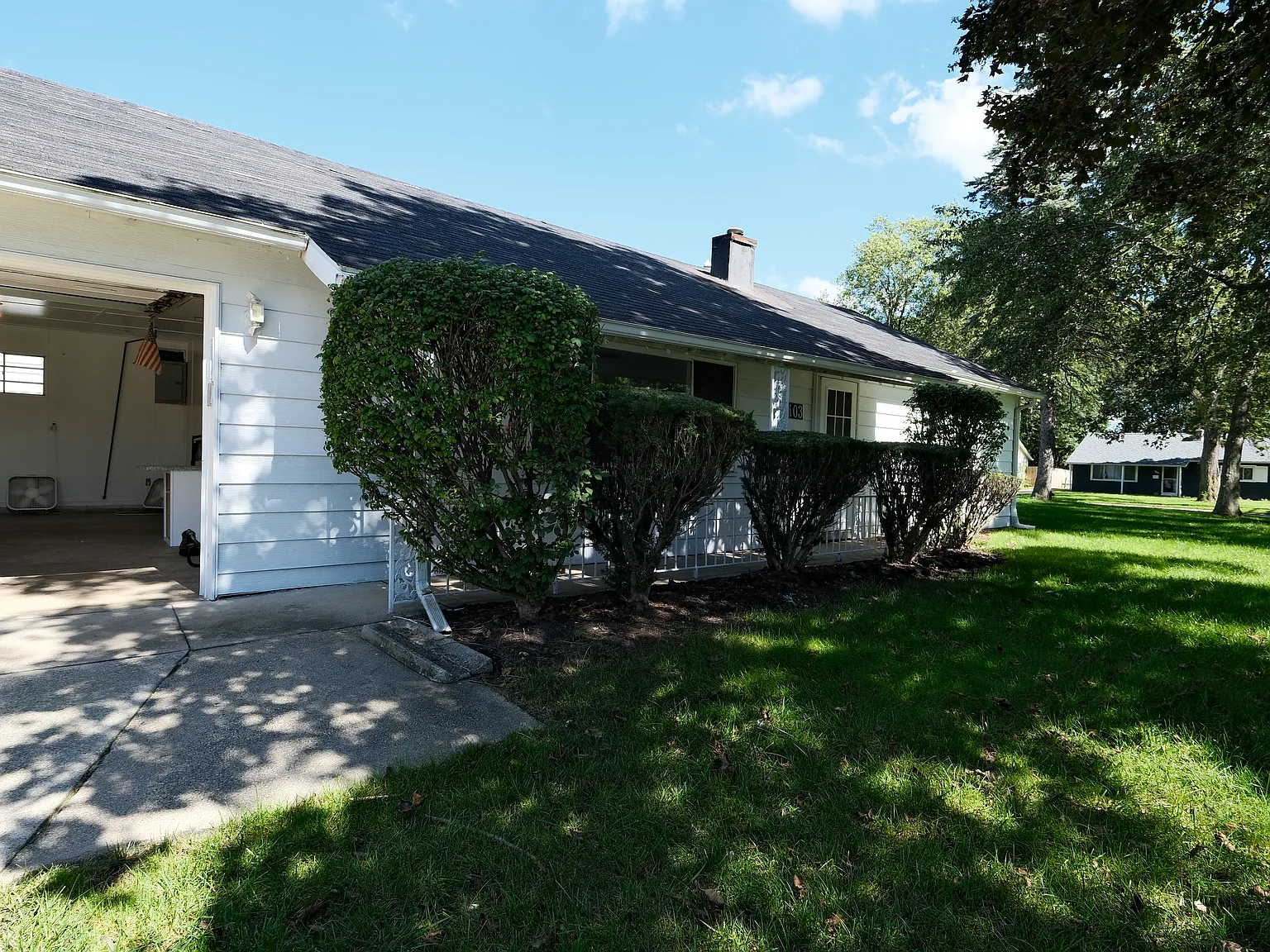 3 bed, 1300 sqft, $1,600 — Photo 2