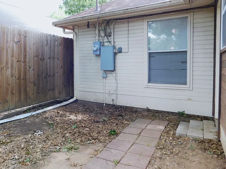 1913 Mack Pl — Photo 26
