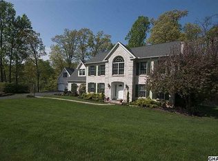 1090 Fairdell Dr, Hummelstown, PA 17036