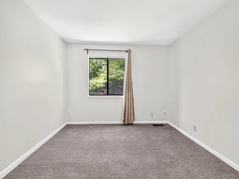 225 Harvest Dr — Photo 34