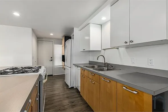 1030 E Polk St — Photo 28