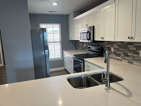 2nd image of 1326 W Sackett St