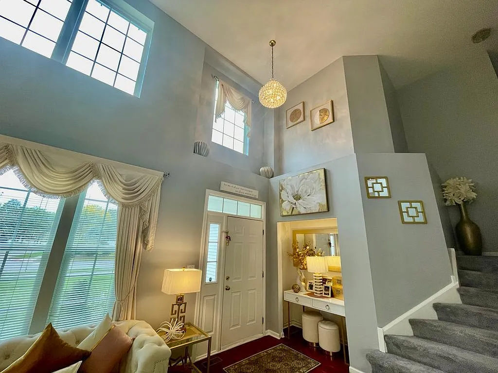 4 bed, 2600 sqft, $3,495 — Photo 4