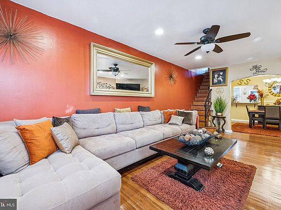 4th image of 454 Devereaux Ave