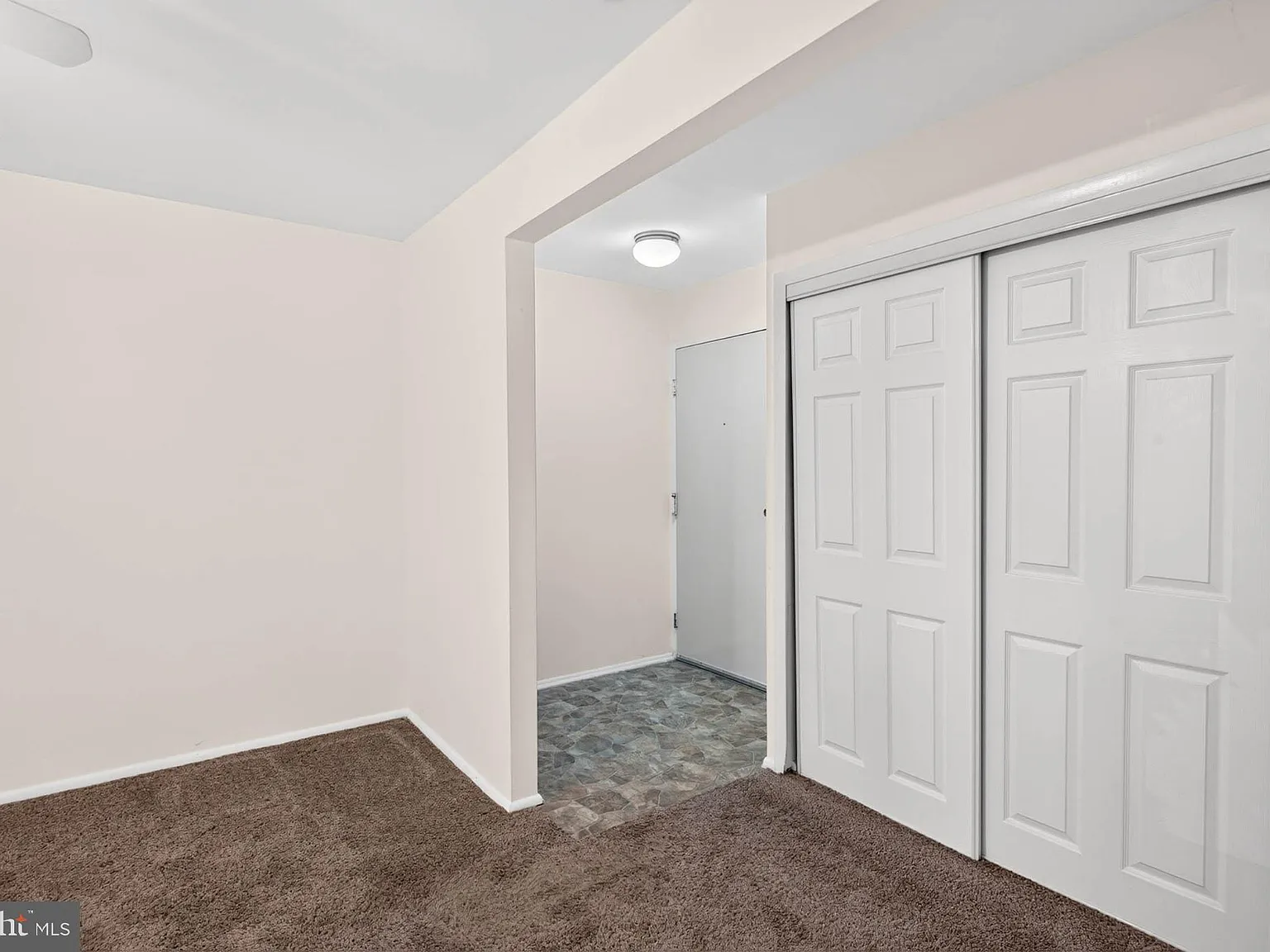 Hickory Hills Condo — Photo 4
