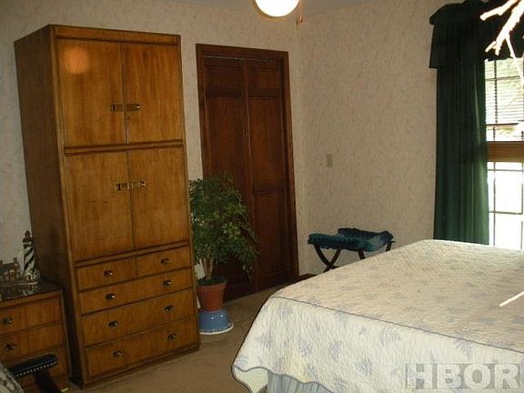 5th image of 421 Scarlet Oak Dr