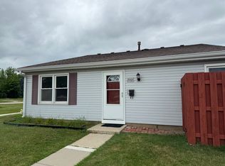 2002 Hastings Dr, Hoffman Estates, IL 60169