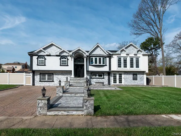 478 Mayflower Avenue, Brentwood, NY 11717