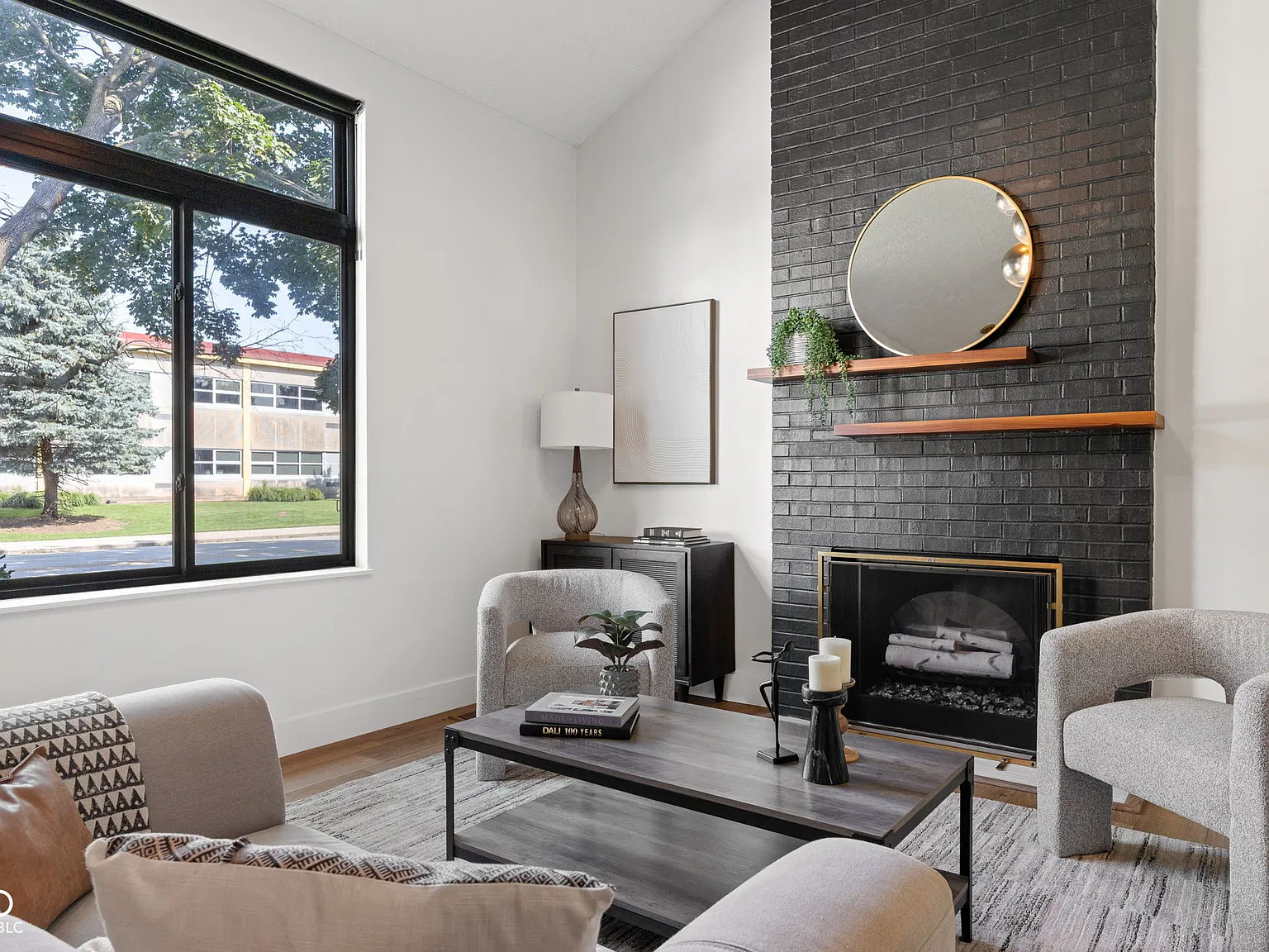 2 bed, 1.5 bath, 1100 sqft, $2,600 — Photo 3
