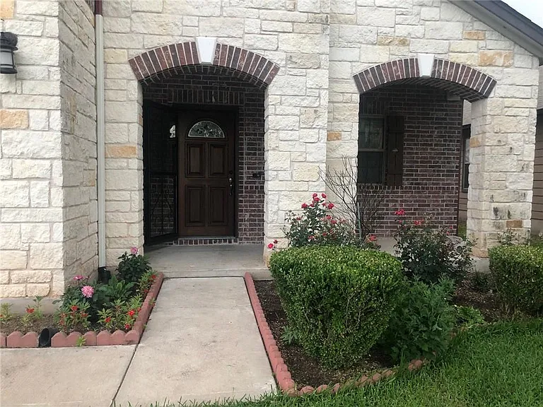 14320 Lake Victor Dr — Photo 3