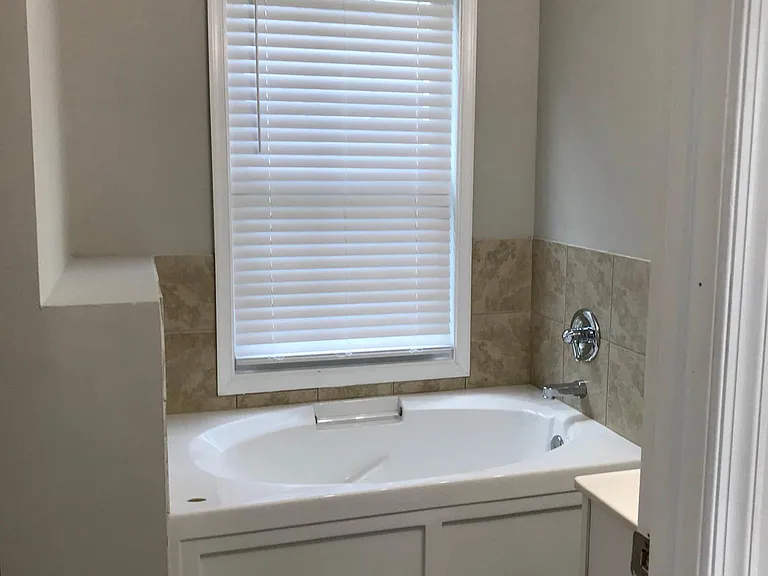 Master bath deep soaking tub