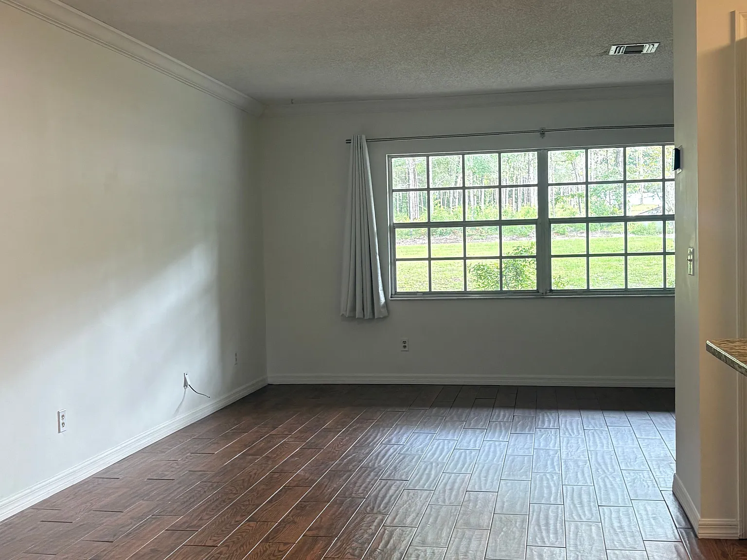 3 bed, 2.0 bath, 1596 sqft, $1,925 — Photo 3