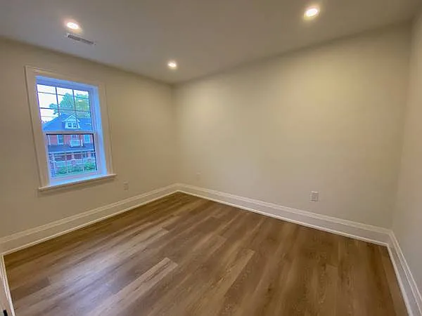 322 Huron St #UPPER — Photo 7
