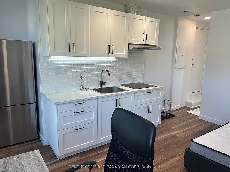 1473 Adelaide St N #2 — Photo 8