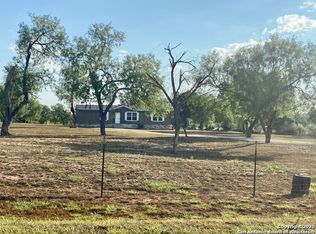 1045 S View Dr, Lytle, TX 78052