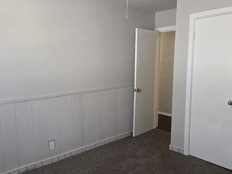 401 Norton Cir — Photo 11