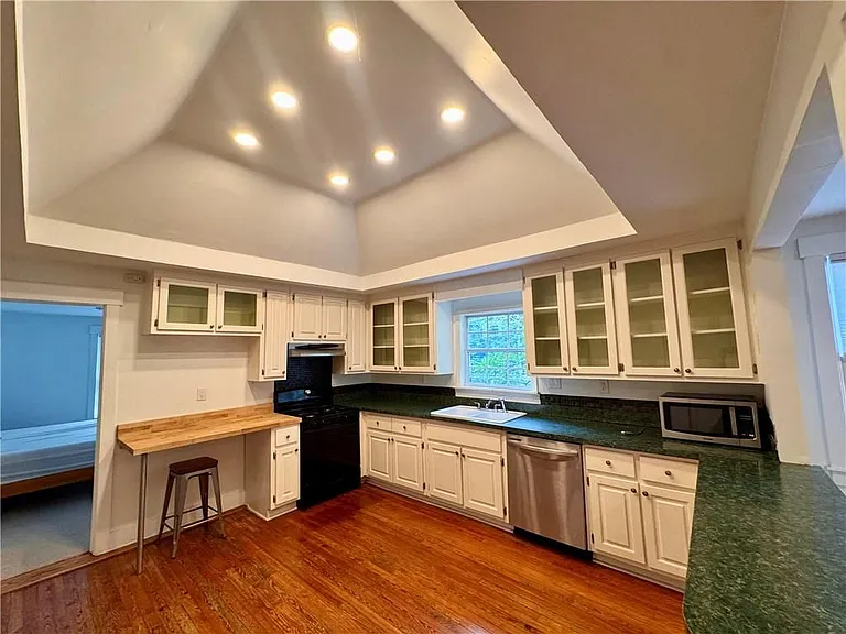 687 Brownwood Ave — Photo 7