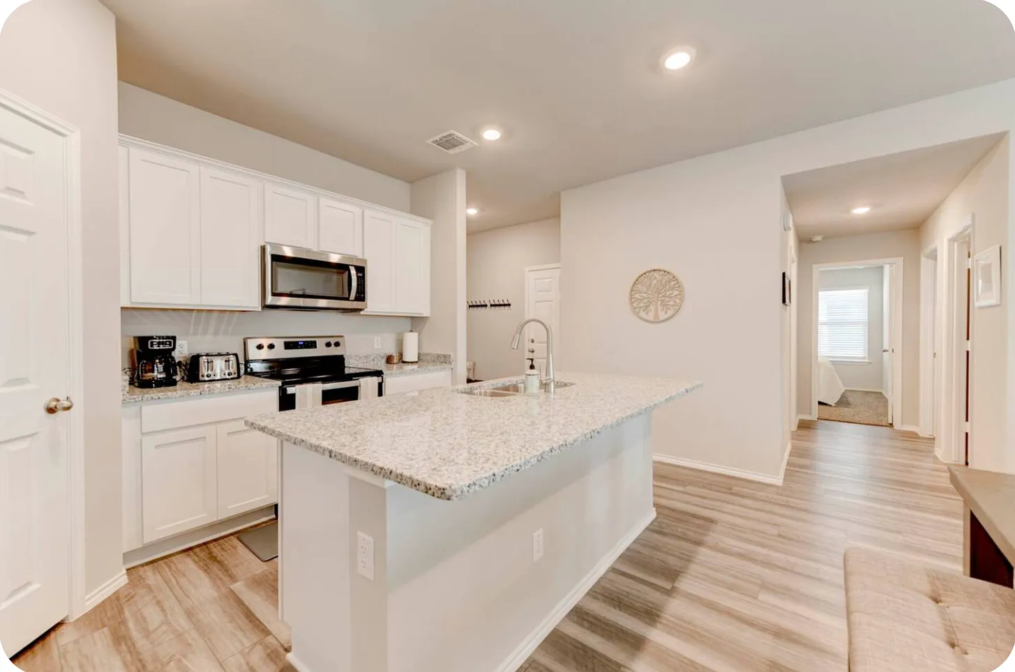4 bed, 1801 sqft, $4,000 — Photo 4