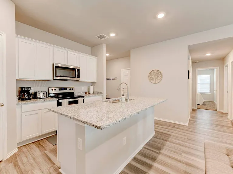 703 Winscott Ave — Photo 4