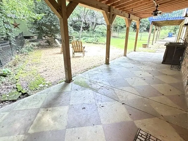 1538 Bellwood Ln — Photo 24