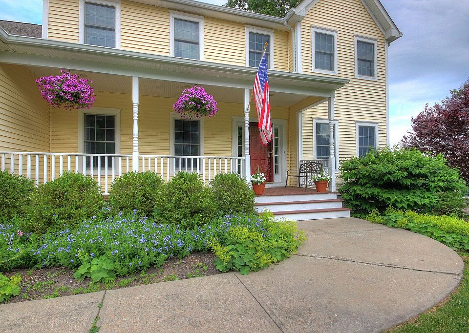 1st image of 48 Laura Ln