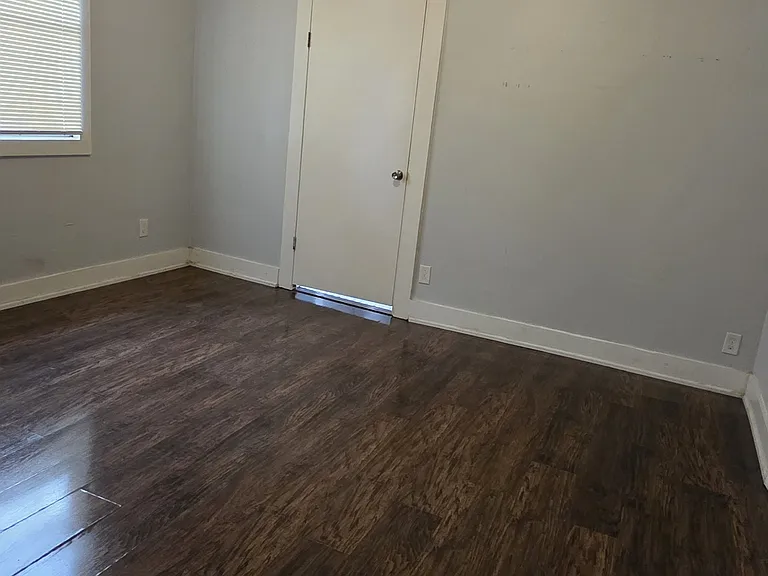 728 Philip St — Photo 14