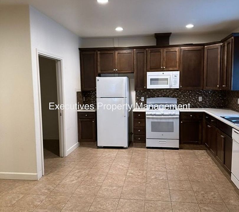 2nd image of 261 W 19th St