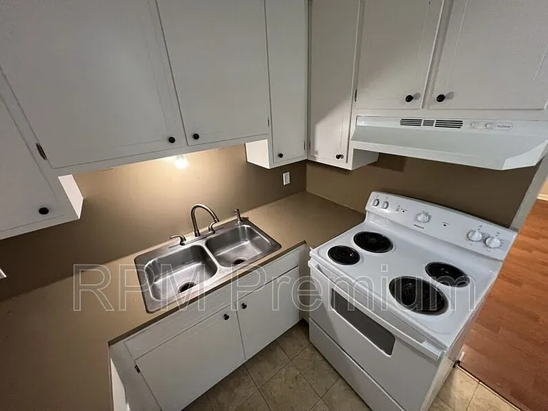 4133 Lee St #17 — Photo 7