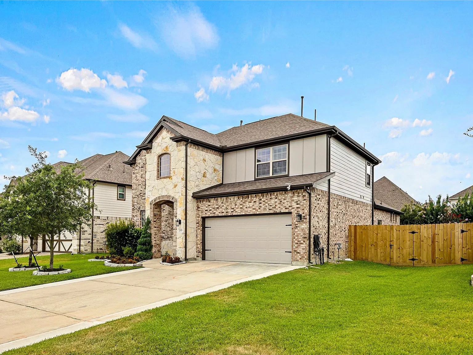 4 bed, 2.5 bath, 3115 sqft, $3,400 — Photo 2