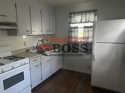 223 Hopkins St — Photo 7