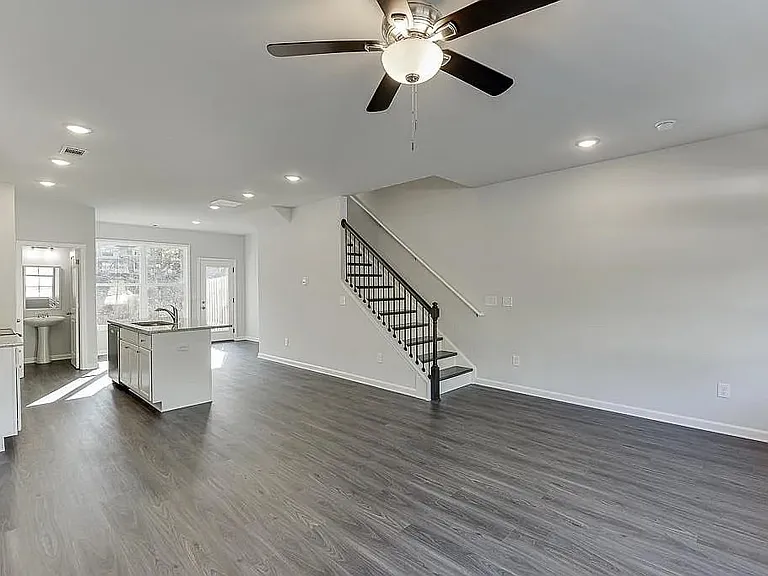 355 Collins Industrial Way — Photo 3