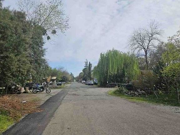 Exterior Neighborhood (street photo)