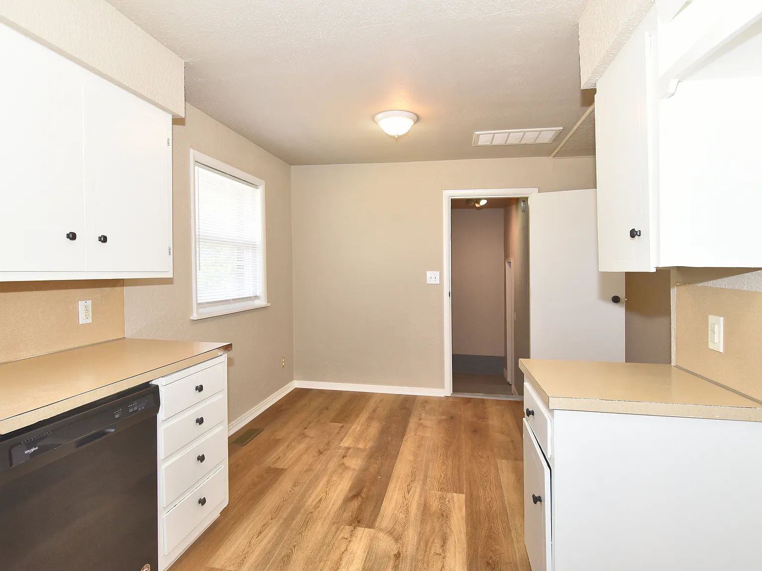 3 bed, 1274 sqft, $1,300 — Photo 2