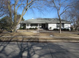 971 S 95th St, Omaha, NE 68114