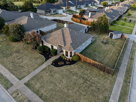 2nd image of 1908 Chapman Dr