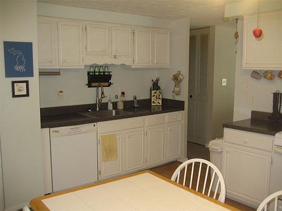 3rd image of 3562 Tewksbury Dr