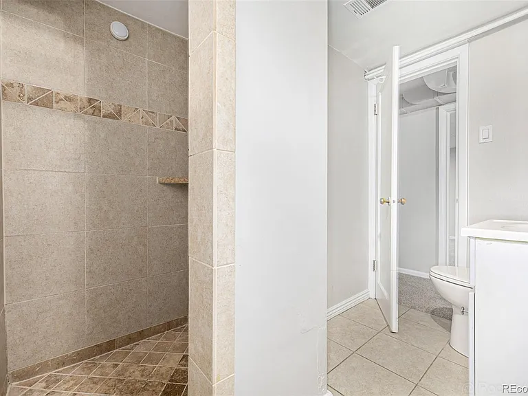 1150 S Jackson St — Photo 33