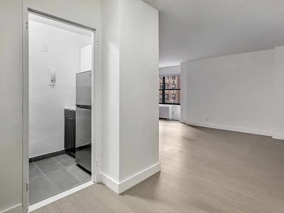 1st image of 120 E 34th St APT 17M