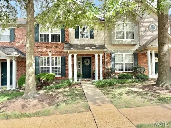 410 Montclair Tower Dr, Saint Charles, MO 63303