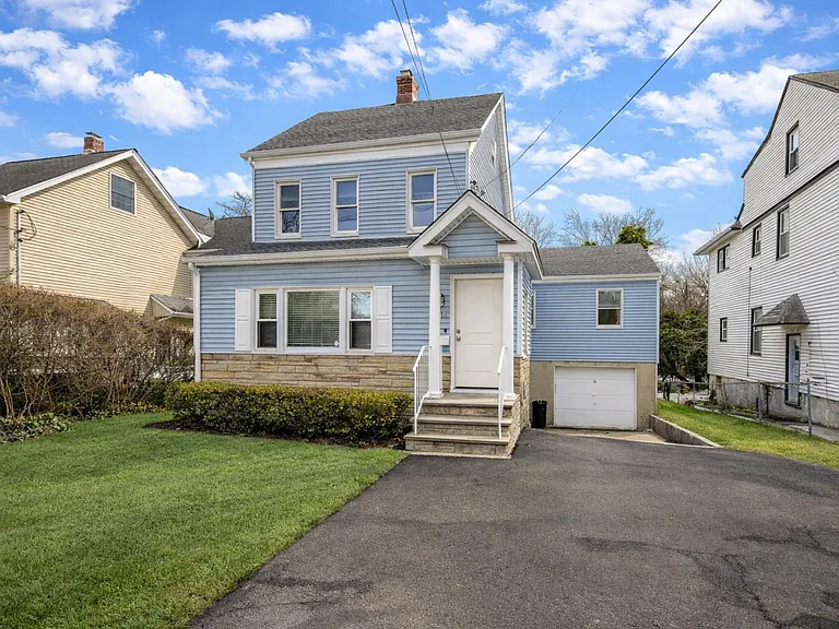 14 Deane Pl — Photo 2