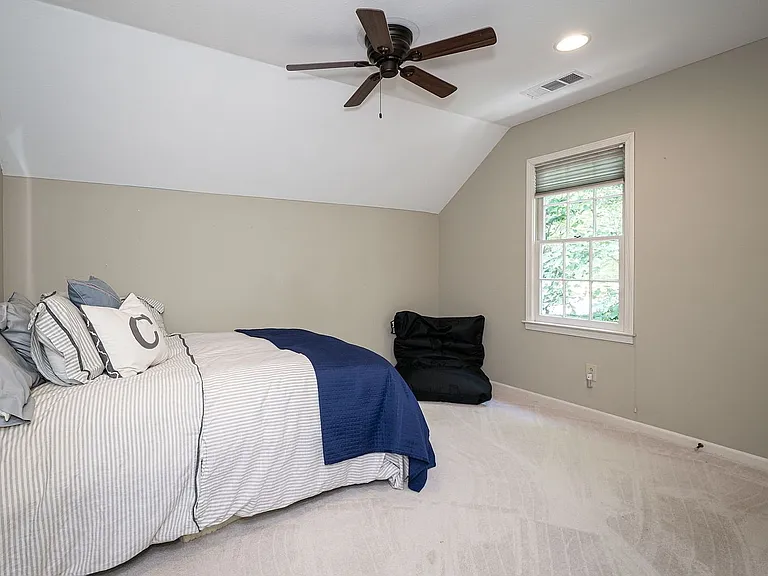 340 Rosalie Ct — Photo 10