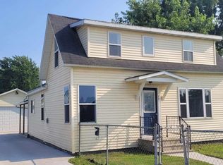 77 W Russell St, Marinette, WI 54143