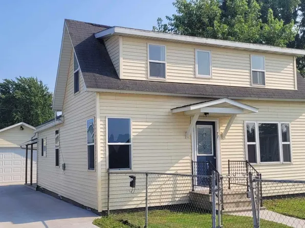 77 W Russell St, Marinette, WI 54143