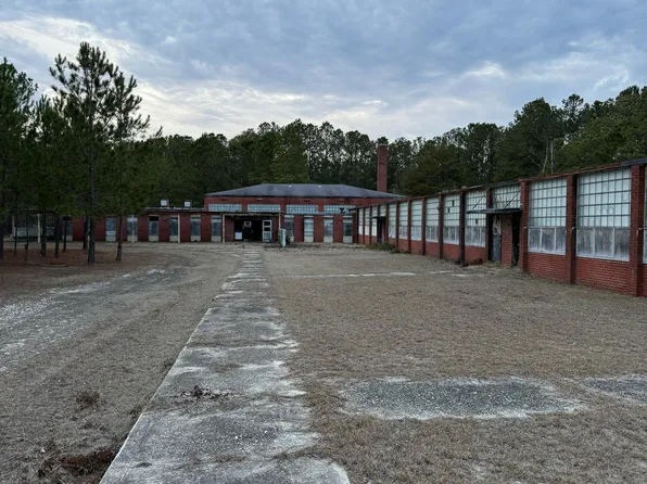 764 Saint Matthews Rd, Camden, SC 29020