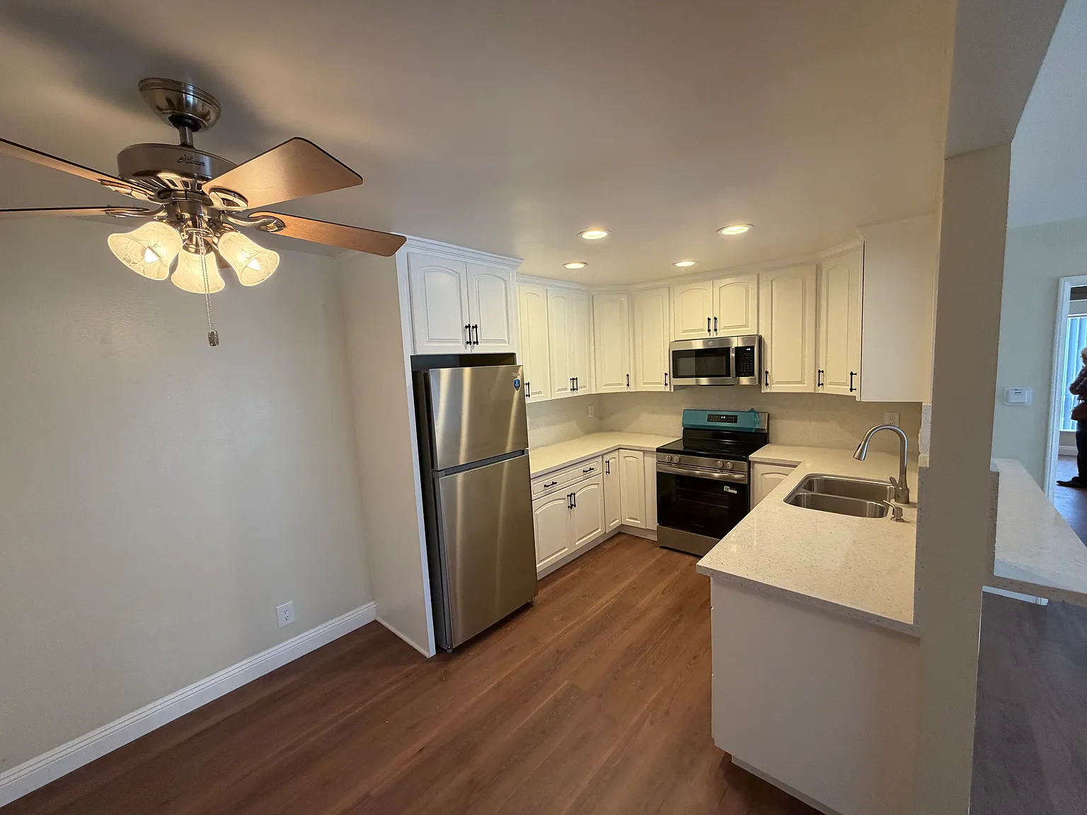 2 bed, 873 sqft, $2,700 — Photo 4
