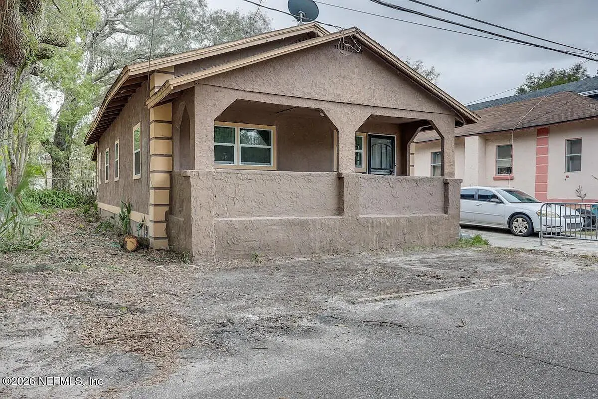 4 bed, 2.0 bath, 1401 sqft, $2,699 — Photo 1