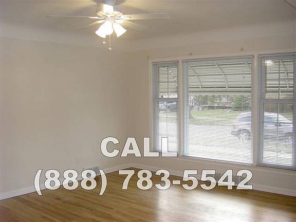 Living Room (Pic 3)