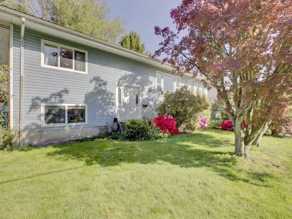 8505 Howard Cres, Chilliwack, BC V2P 5R5