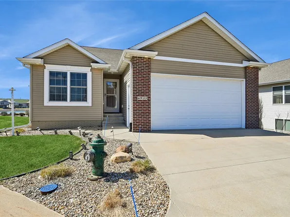 6935 Waterview Dr SW, Cedar Rapids, IA 52404